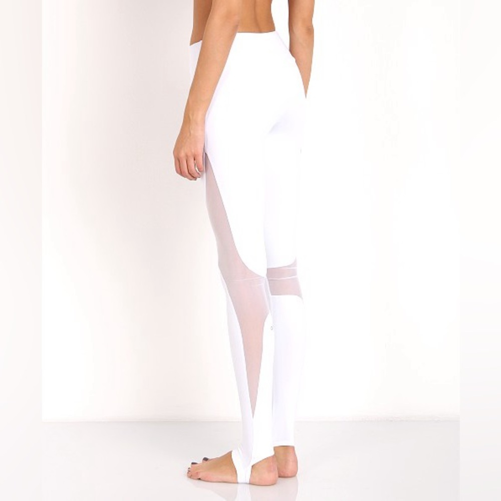 ALO WHITE COAST LEGGINGS